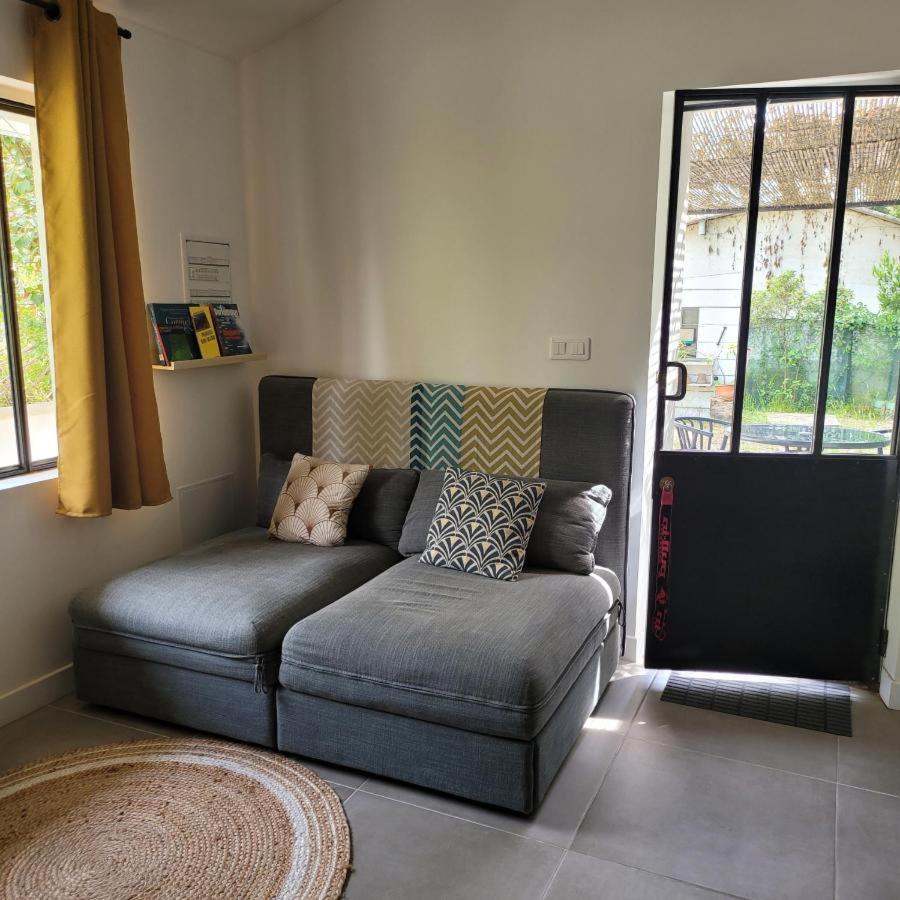 Hébergement de vacances L'annexe Des Cigales, à L'ombre Des Chênes Lièges *